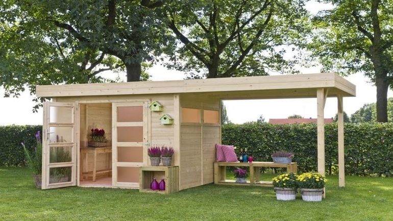 come arredare il giardino casetta legno con pergolato