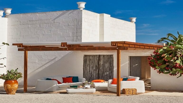 esempio di pergola in legno addossata