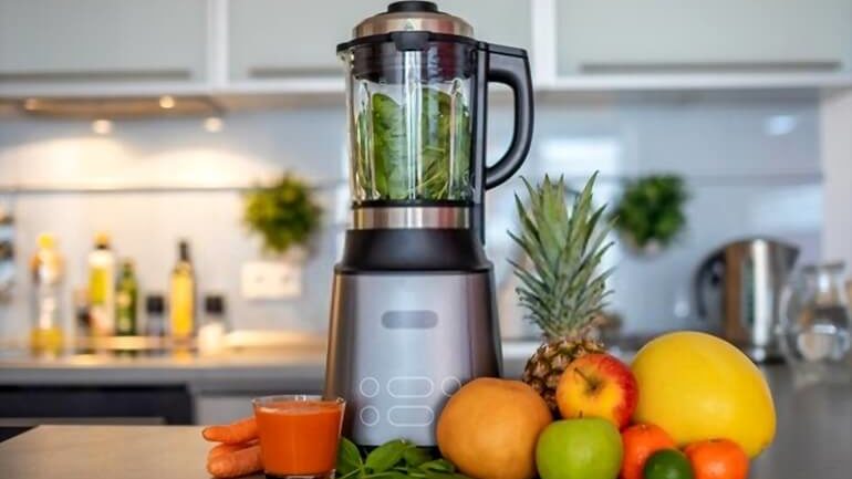 frullatore bicchiere circondato da frutta