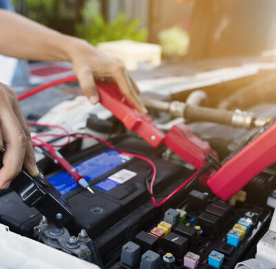 Caricabatteria auto per non restare a piedi