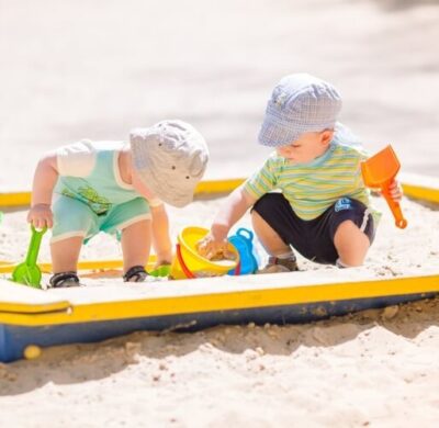 La sabbiera per bambini da spiaggia o giardino