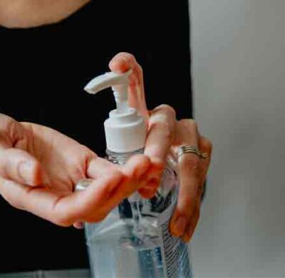 Come scegliere il dispenser igienizzante mani: guida all’acquisto