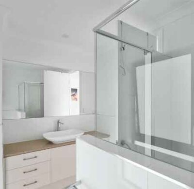 Come pulire vetri doccia: consigli e prodotti