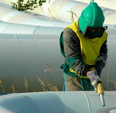 Cos’è e come funziona una sabbiatrice: 3 cose da sapere